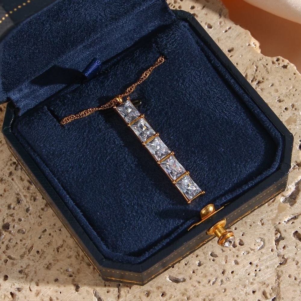 New Luxury 18K Gold Bar Necklace, nice Necklace, cute Necklace - Picture 4 of 5